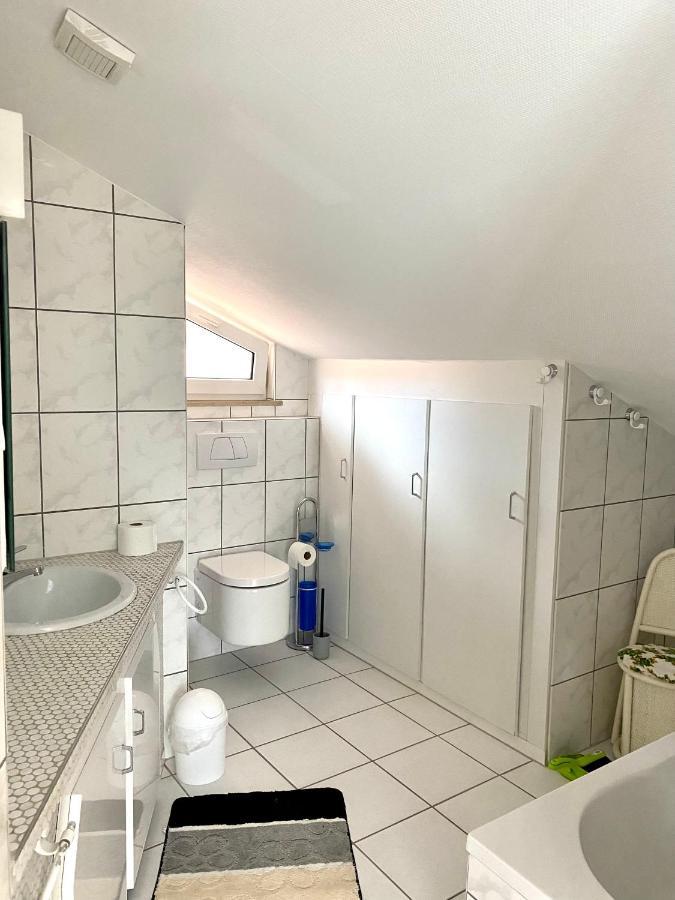 Moeblierte 3 Zimmer Apartment - Mit Smart Tv, Wlan Und Kostenfreie Parkplaetze Schloß Holte-Stukenbrock 외부 사진